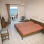Hotel Chryssi Akti 3*