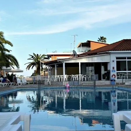 Hotel Chryssi Akti 3*