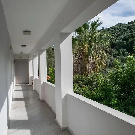 Hotel Chryssi Akti 3*